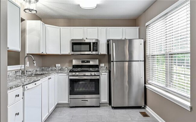 Building Photo - 229 Hillvue Dr