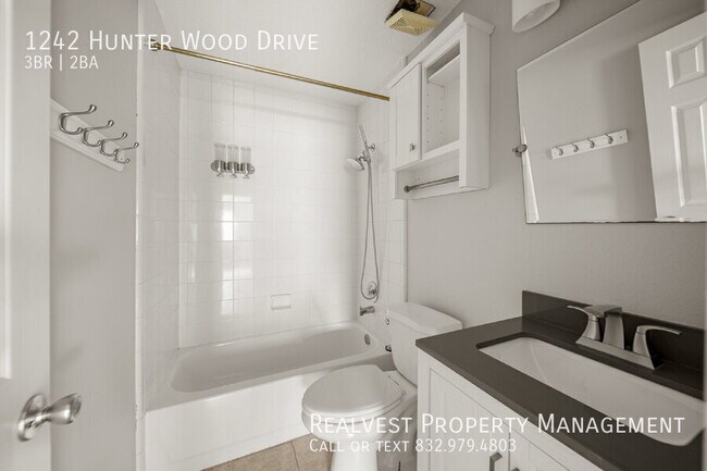 Primary Photo - 1242 Hunter Wood Dr