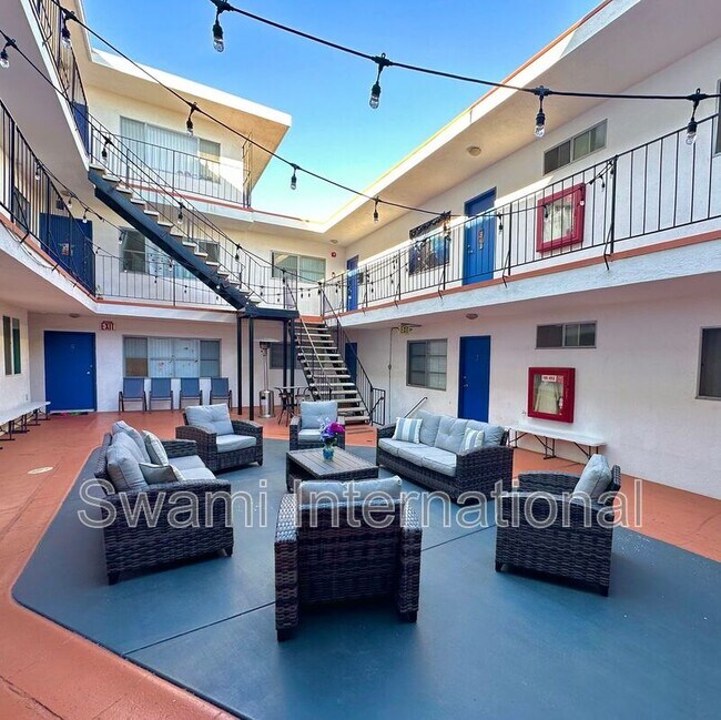 Building Photo - 674 W 27th St