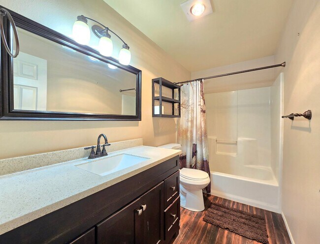 Building Photo - 3 Bedroom Home in Marysville Available Now