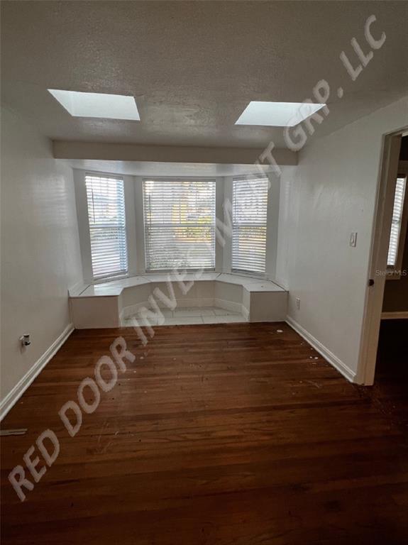 Building Photo - 712 Floral Dr