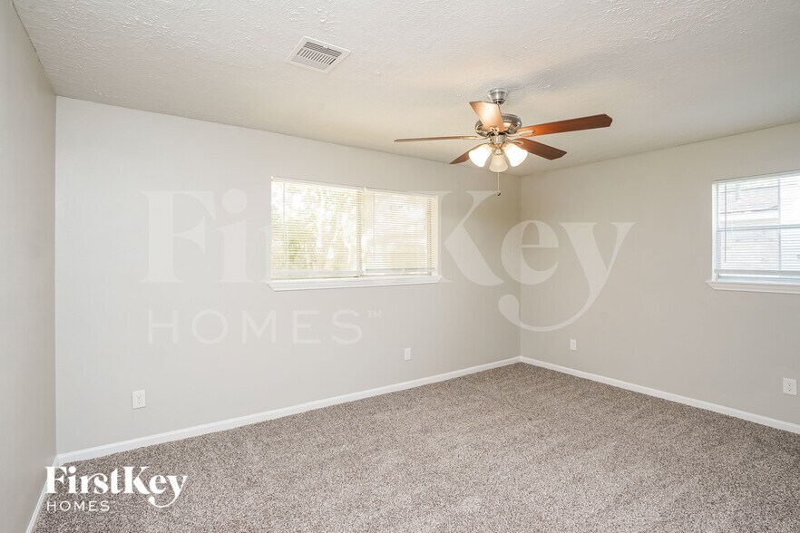 Building Photo - 4909 Green Willow Ln