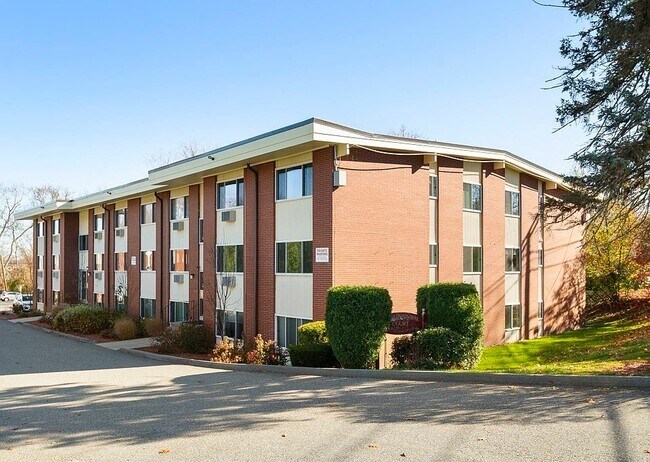 Primary Photo - 74 Beach St