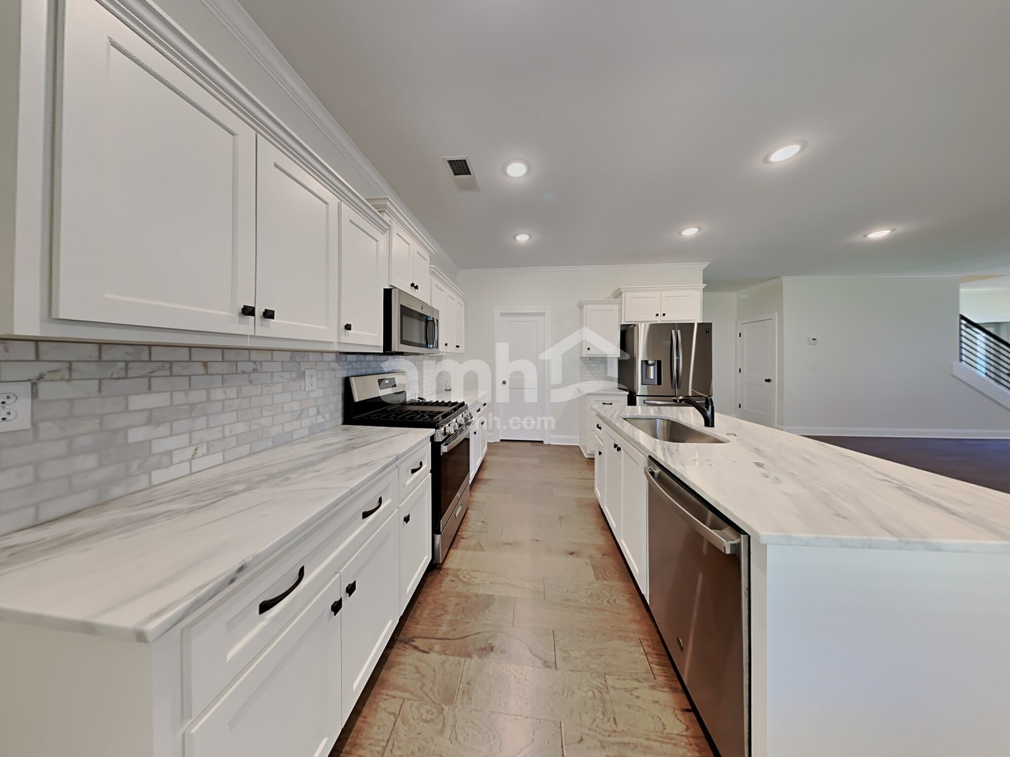 Building Photo - 4130 Vineyard Dr E