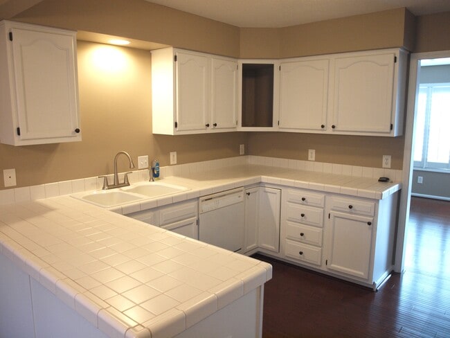 Building Photo - 834 34th St NW