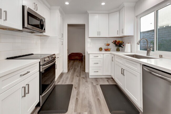 Building Photo - 28962 Sean Dr