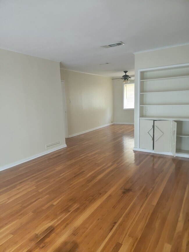 Building Photo - South Highlands 2bed/1bath