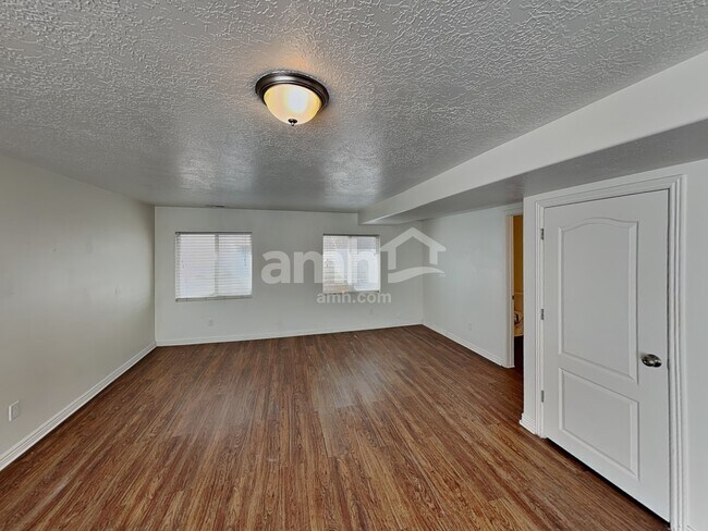 Building Photo - 8073 S Madison Nan Dr