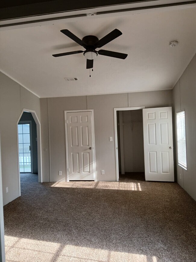 Building Photo - 15641 Deer Glen Ln