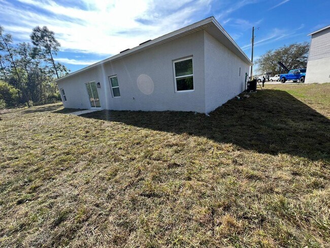 Building Photo - 412 Oakland Ln