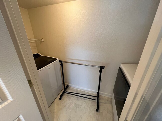 Building Photo - Cozy 1 bed 1 bath in Gated community near DIA