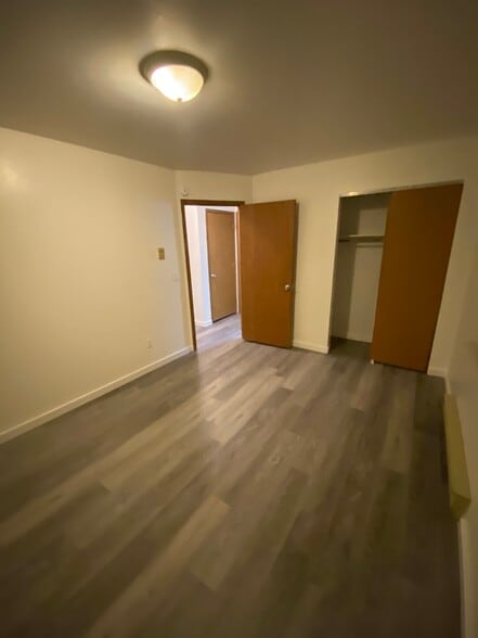 Building Photo - 125 Crescent Lake Rd