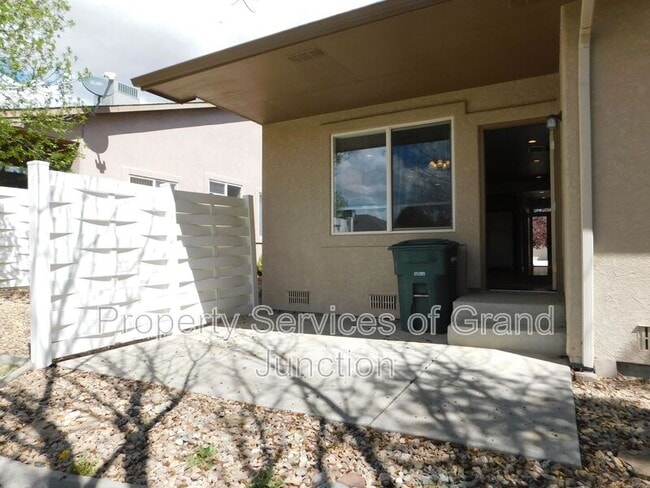 Building Photo - 563 1/2 Garden Cress Court