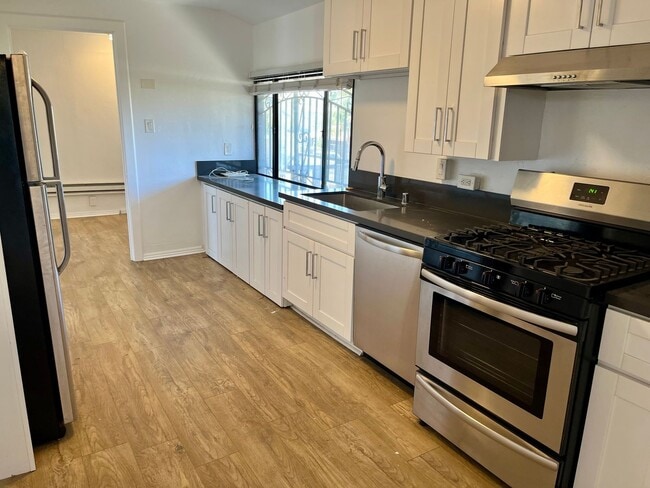 Building Photo - 3 Bedrooms 1 Bath Apt. in Kensington