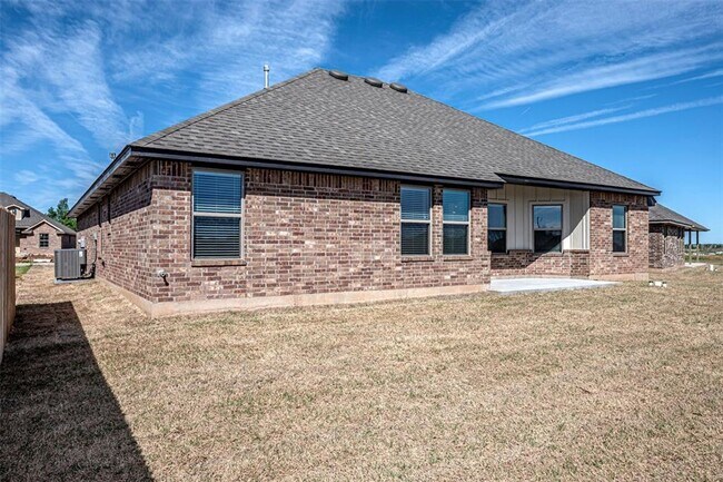 Building Photo - Beautiful 4 bedroom in Yukon