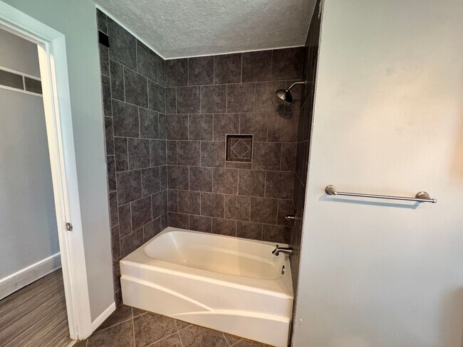 Building Photo - 1359 W 53rd St