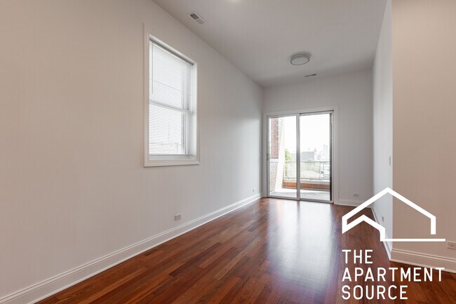 Building Photo - 1356 W Augusta Blvd