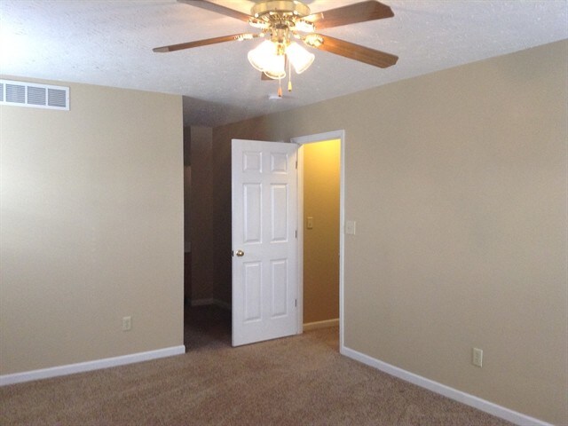Building Photo - 6335 Glenmont Dr