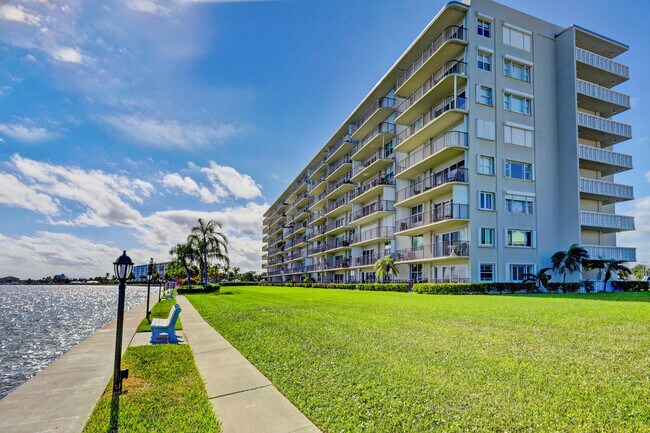 Building Photo - 801 Lake Shore Dr
