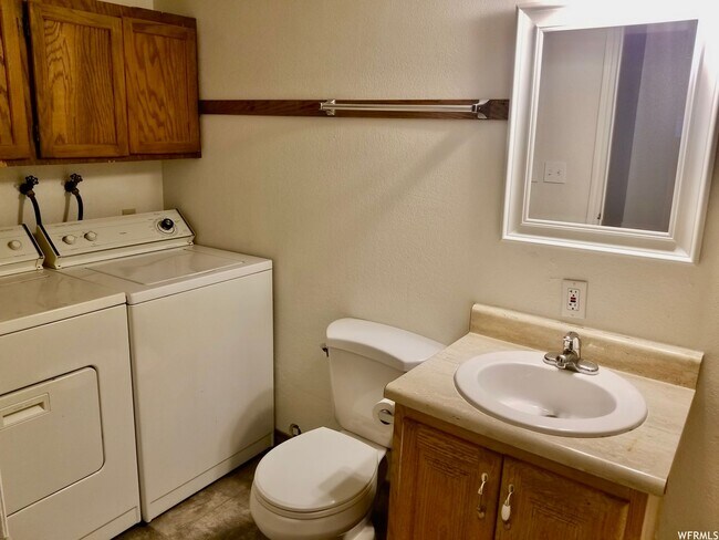 Building Photo - Cute two bedroom apartment for rent in Pro...