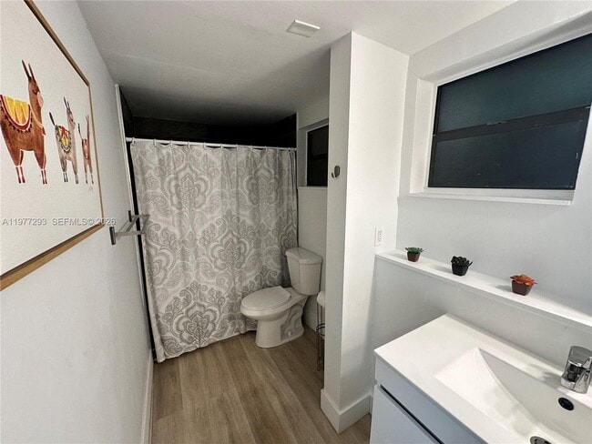 Building Photo - 3522 NE 166th St