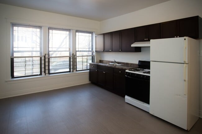 Interior Photo - 5452 S. Ellis Avenue
