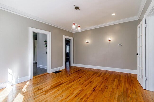 Building Photo - 628 Cooledge Ave NE