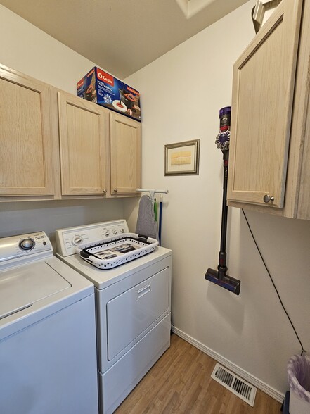 Building Photo - 3030 Lore Rd