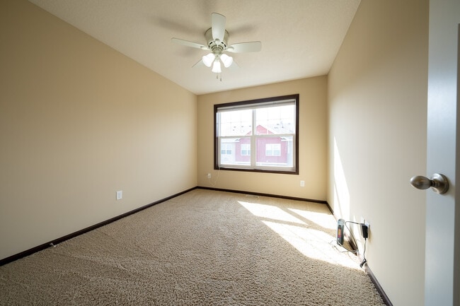 Building Photo - 9690 Independence Cir