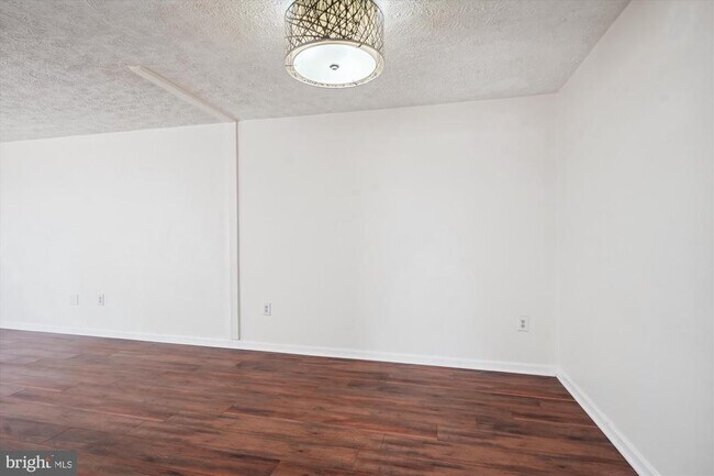 Building Photo - 6101 Hoskins Hollow Cir