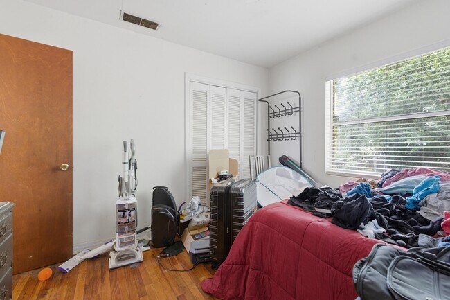 Building Photo - 1734 W Tharpe St