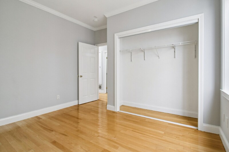 Building Photo - 163 Rae Ave