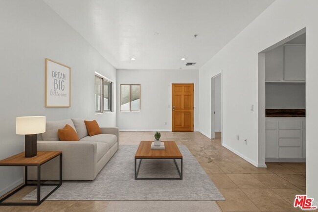 Building Photo - 2619 Rinconia Dr
