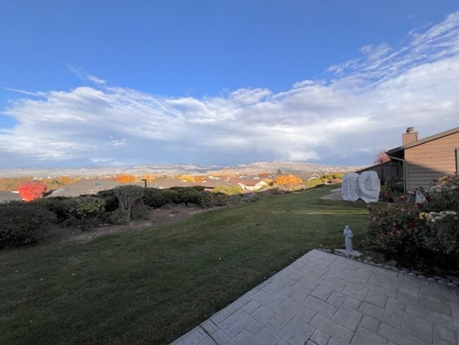 Building Photo - Furnished 4 Bed 3 Bath Patio Home with Stu...