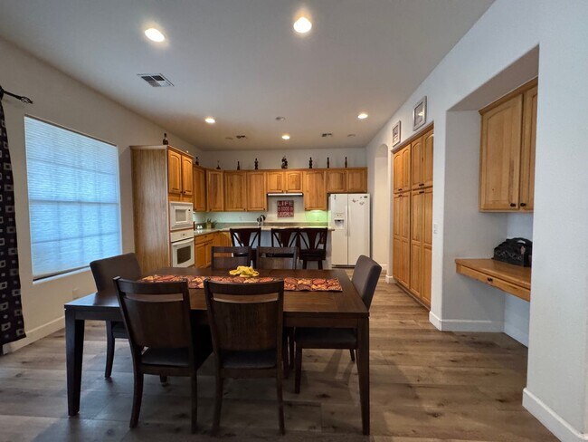 Building Photo - 4 BR Laughlin Ranch Golf Estate Utilities included, Fully furnished on Bullhead Parkway