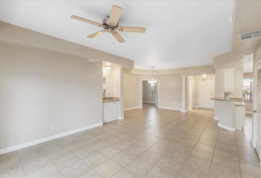 Building Photo - 424 Luna Bella Ln