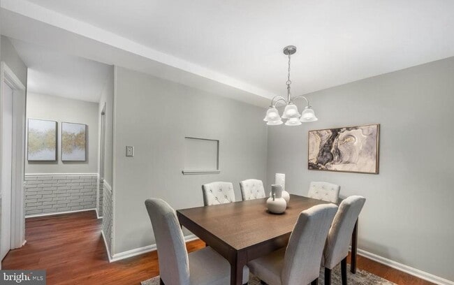 Building Photo - 5822 Burke Manor Ct