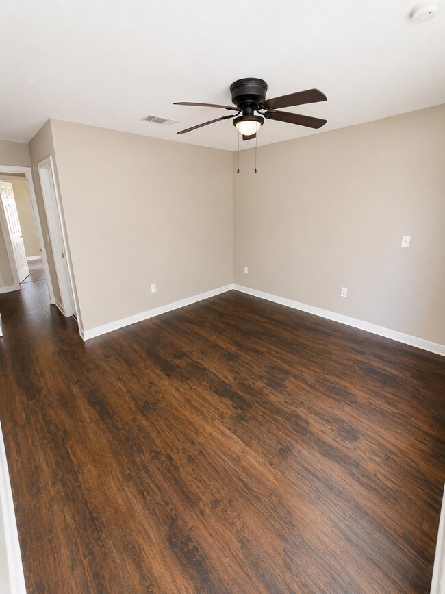 Building Photo - Stylish 2BR/2BA Townhome in Northeast Jackson | Comfort, Convenience & Low-Maintenance Living