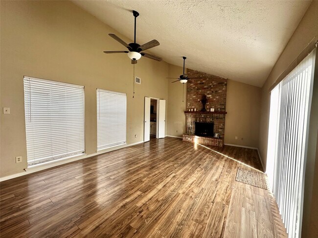 Building Photo - 22227 Deville Dr