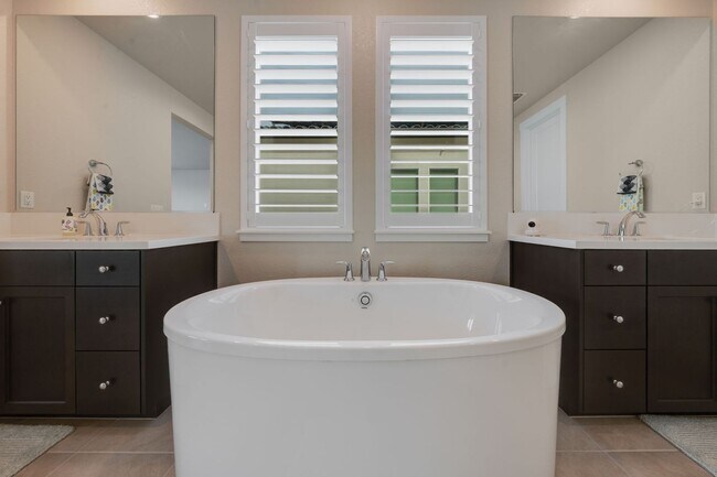 Building Photo - Newly Built 6BR Home with Panoramic Views in El Dorado Hills – 4,180 Sq Ft!