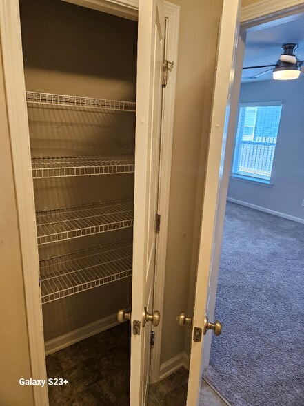 Building Photo - 131 Hunters Grove Dr