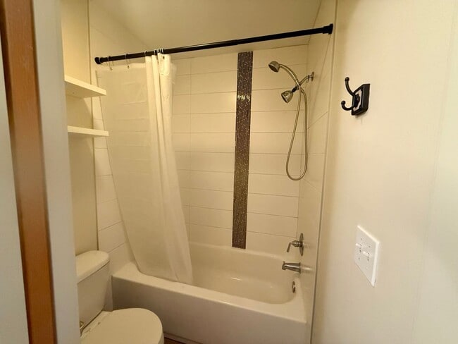 Building Photo - Columbia City Townhome