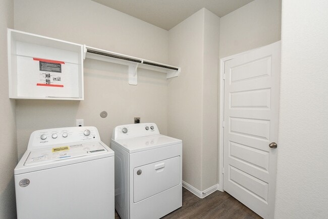 Building Photo - 14042 Chinook Dr