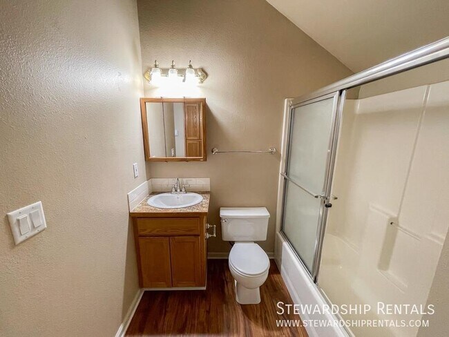 Building Photo - 1472 E 19th Ave