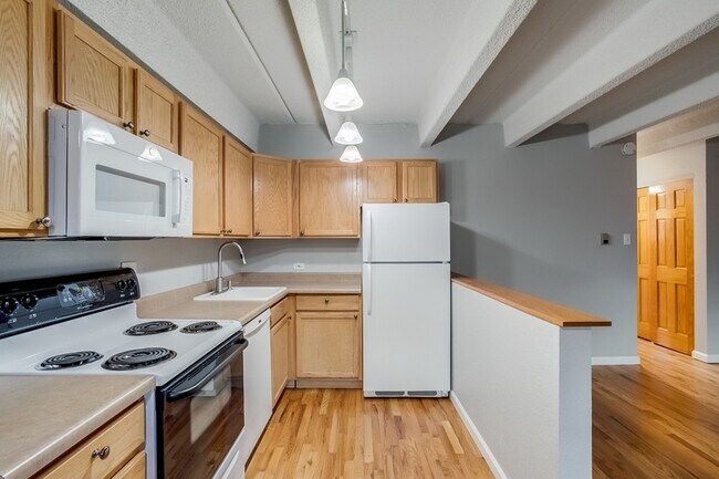 Building Photo - 50 N Clarkson St