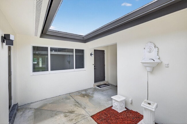 Building Photo - 4442 Sea Grape Dr