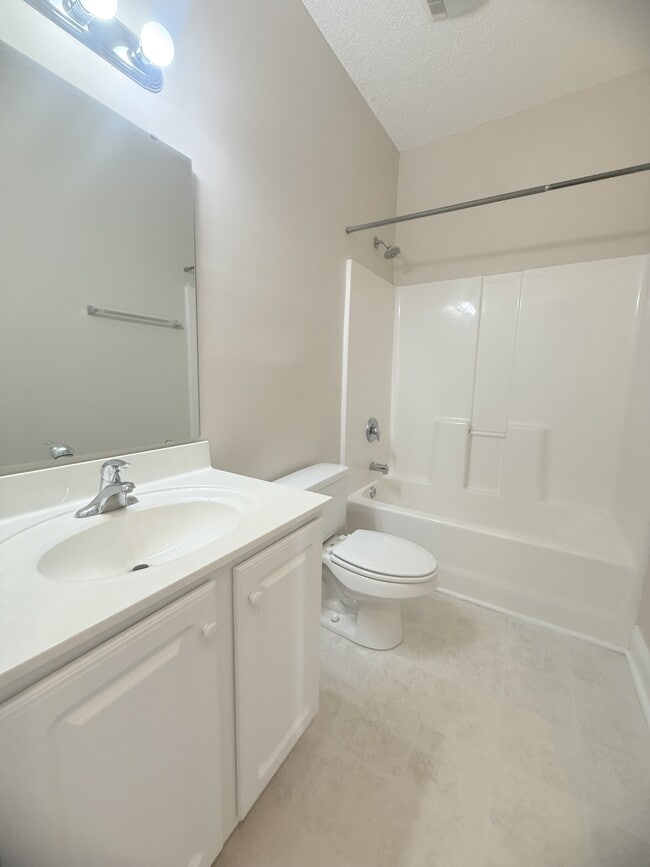Building Photo - 5034 Belleglen Ct