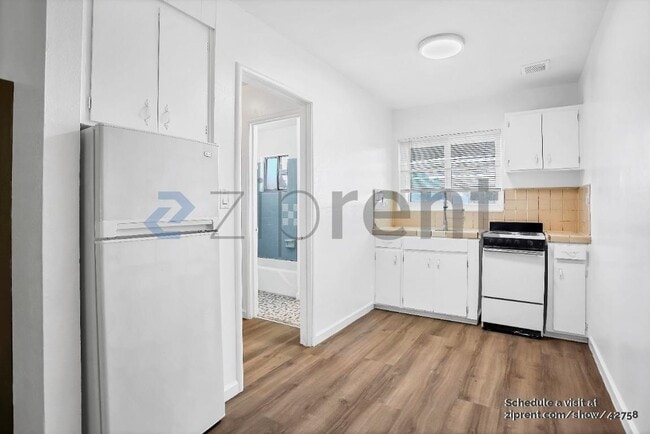 Building Photo - 132 W 18th St