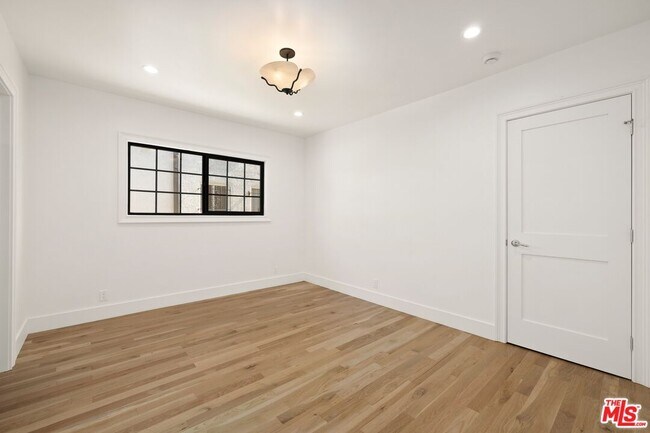 Building Photo - 211 S Formosa Ave
