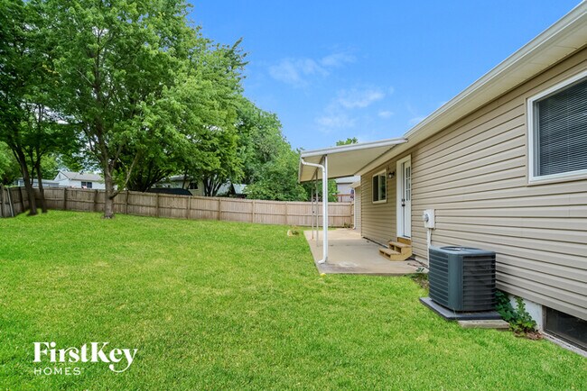 Building Photo - 1706 Pebble Brook Dr
